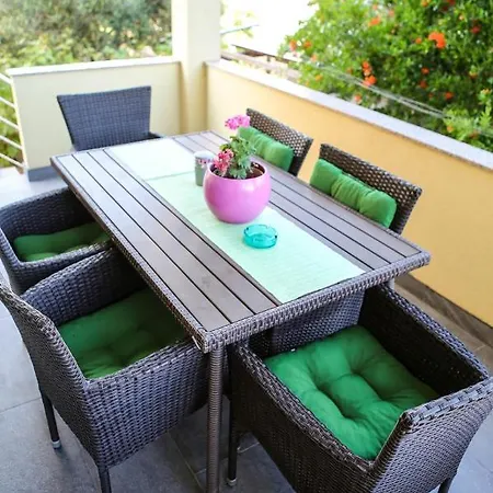 شقة Marinka زادار