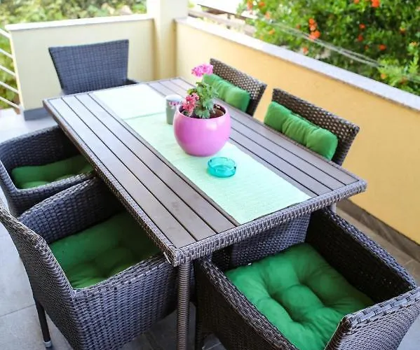 شقة Marinka زادار